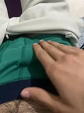 roouse – webcam model profile photo Image 2