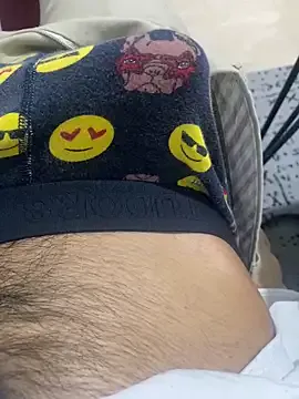 roouse – webcam model profile photo Image 3