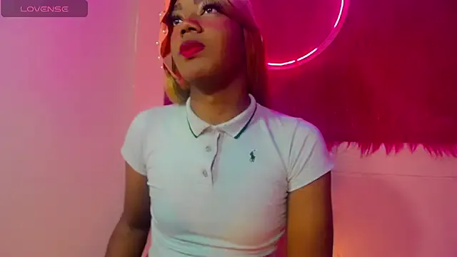 Awesomelusty – webcam model profile photo Image 10