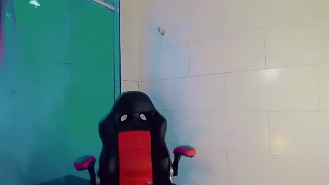 Awesomelusty – webcam model profile photo Image 6