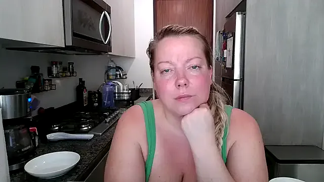  – webcam model profile photo Image 4
