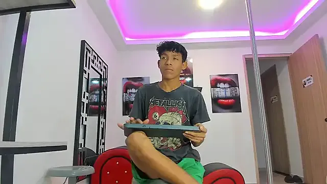 hina_porn – webcam model profile photo Image 10