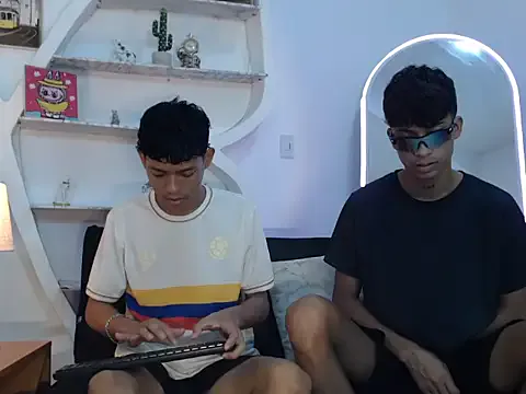 MrAndMrsSavage – webcam model profile photo Image 13