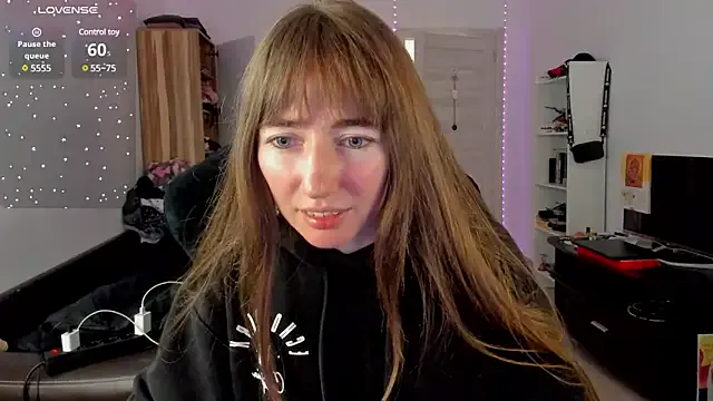 LOVE_MOMO_LOVE – webcam model profile photo Image 2