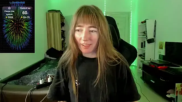 LOVE_MOMO_LOVE – webcam model profile photo Image 6