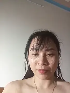 LT-333 – webcam model profile photo Image 7