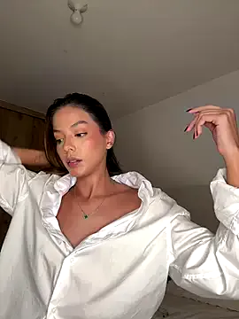 Megu_Melon – webcam model profile photo Image 2