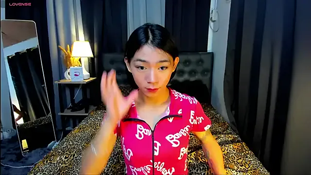 roouse – webcam model profile photo Image 3