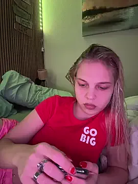 roouse – webcam model profile photo Image 4