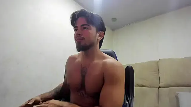 roouse – webcam model profile photo Image 4