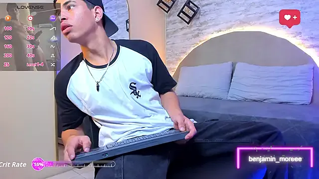 RollDolls – webcam model profile photo Image 12