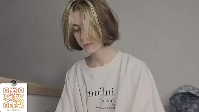 Hotalliee – webcam model profile photo Image 11
