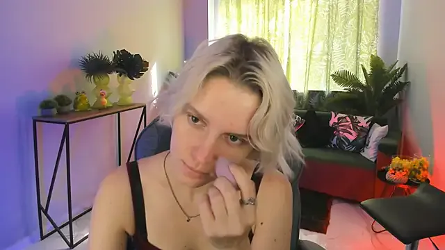 AlisonColemans – webcam model profile photo Image 3