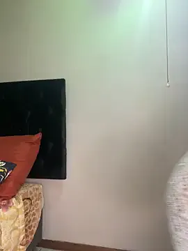 zui_lu – webcam model profile photo Image 10