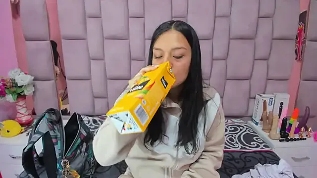 jasminesummer – webcam model profile photo Image 3