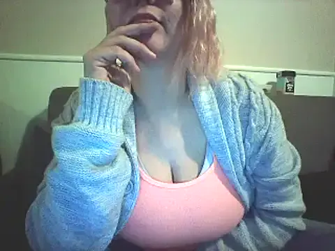 zui_lu – webcam model profile photo Image 3