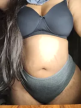 Cute-Simmi69 – webcam model profile photo Image 3