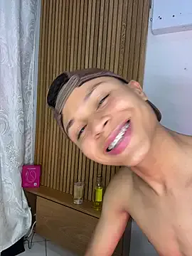 _Alicee_1 – webcam model profile photo Image 11