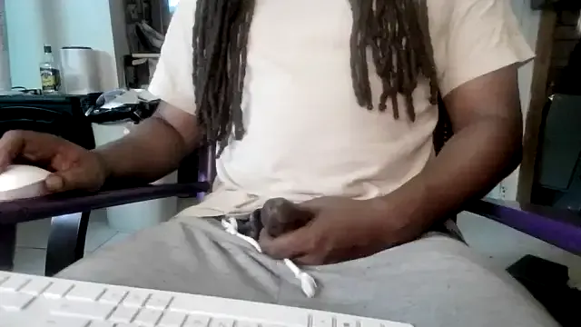 zui_lu – webcam model profile photo Image 6