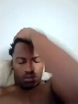 roouse – webcam model profile photo Image 2