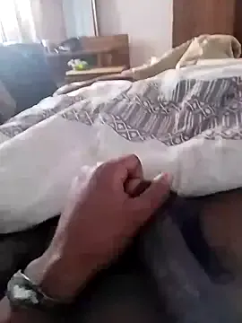 roouse – webcam model profile photo Image 3