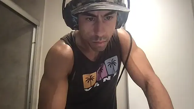 roouse – webcam model profile photo Image 19