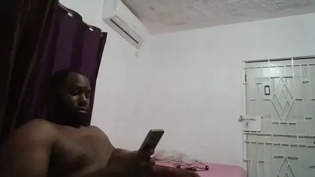 roouse – webcam model profile photo Image 17