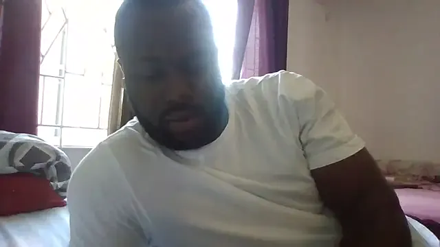 roouse – webcam model profile photo Image 4