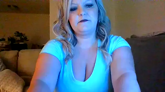 MiaBolson – webcam model profile photo Image 5
