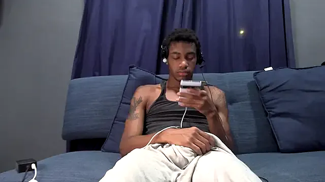 zui_lu – webcam model profile photo Image 14