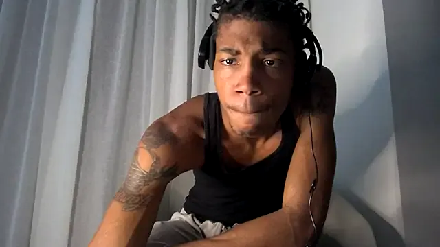 zui_lu – webcam model profile photo Image 15