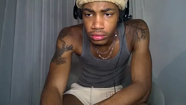 zui_lu – webcam model profile photo Image 17