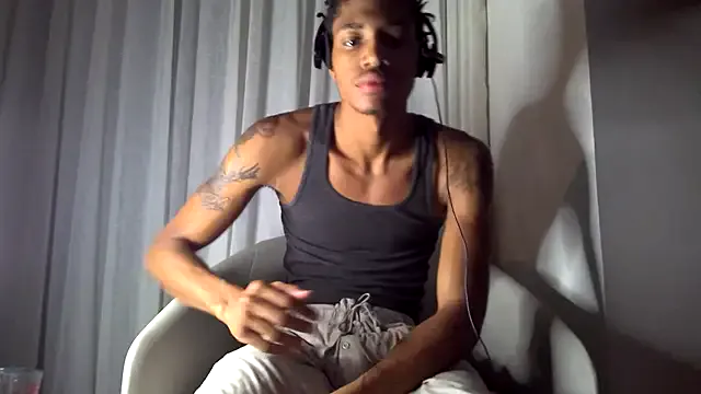 zui_lu – webcam model profile photo Image 18