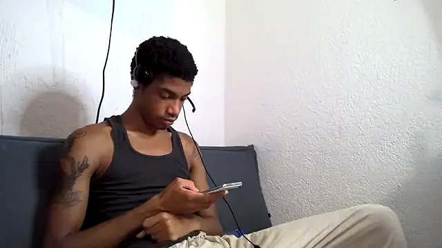 zui_lu – webcam model profile photo Image 2