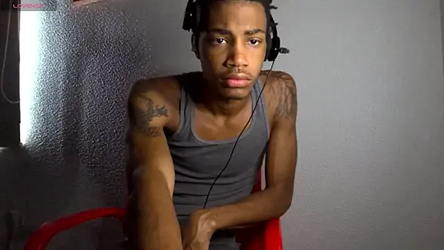 zui_lu – webcam model profile photo Image 9