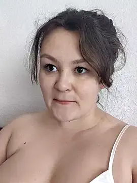 roouse – webcam model profile photo Image 13
