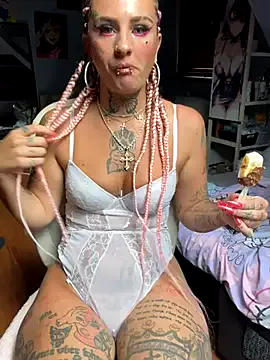 LT-333 – webcam model profile photo Image 14