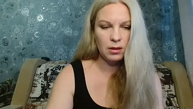 roouse – webcam model profile photo Image 2