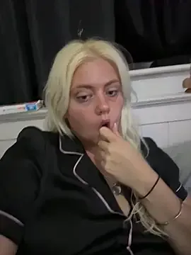 Mia--meow – webcam model profile photo Image 13