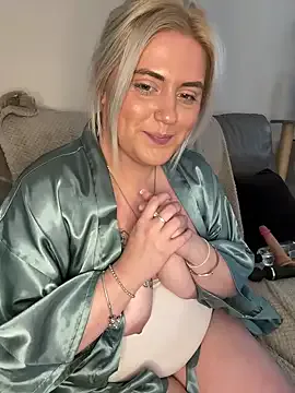 Mia--meow – webcam model profile photo Image 4