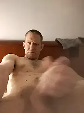 EmaSalis – webcam model profile photo Image 3