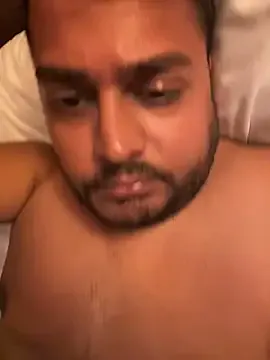 zui_lu – webcam model profile photo Image 6