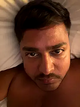 zui_lu – webcam model profile photo Image 7