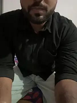 LT-333 – webcam model profile photo Image 7