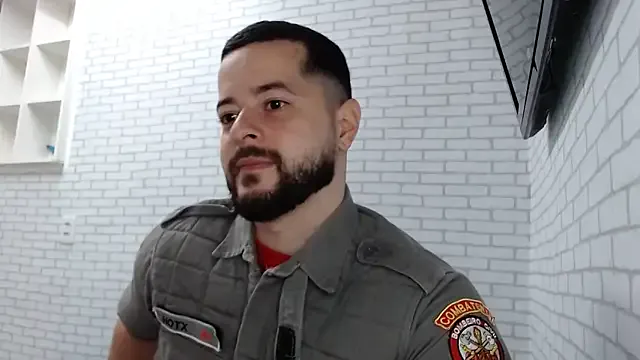 Mikev – webcam model profile photo Image 11