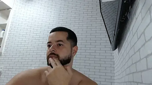 Mikev – webcam model profile photo Image 12