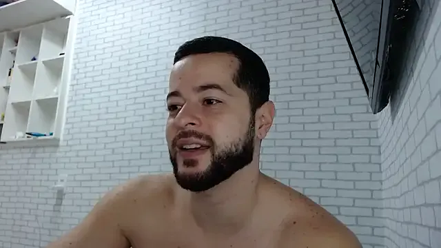 Mikev – webcam model profile photo Image 4