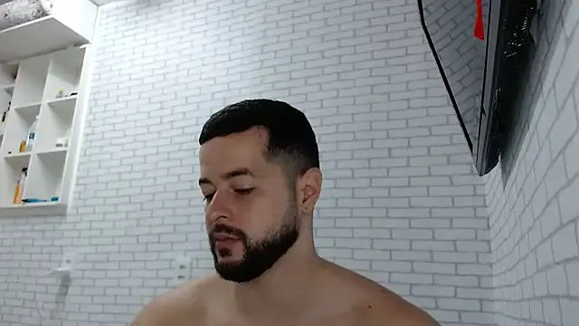 Mikev – webcam model profile photo Image 6