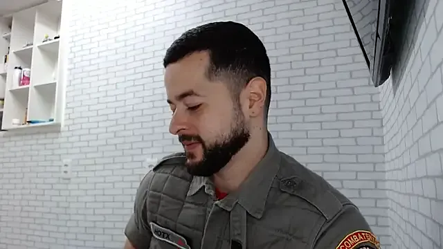 Mikev – webcam model profile photo Image 7