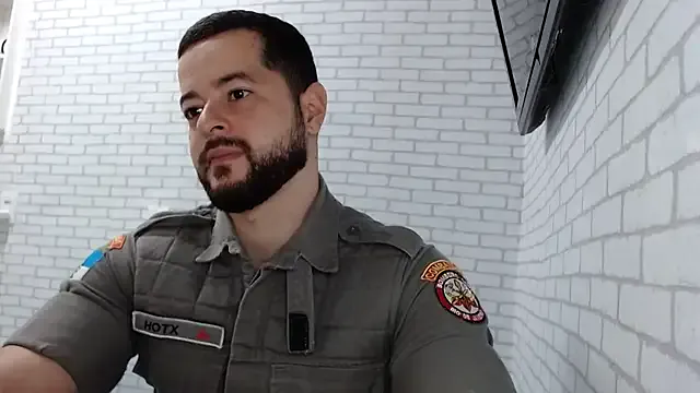 Mikev – webcam model profile photo Image 9